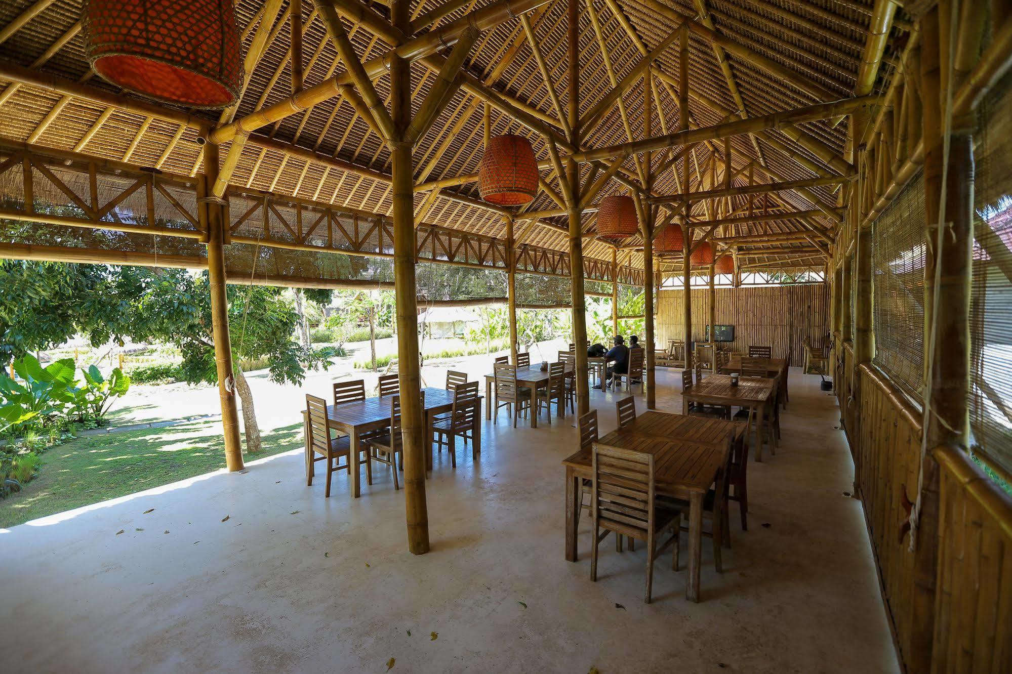 Ekas Breaks Hotel Exterior photo